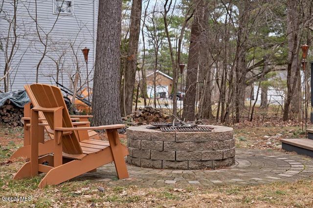 1124 Glenmeadow Court, Niskayuna, NY 12309