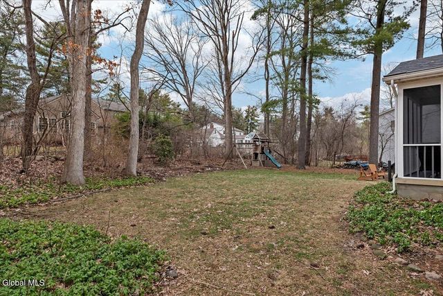 1124 Glenmeadow Court, Niskayuna, NY 12309