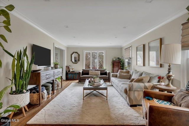 1124 Glenmeadow Court, Niskayuna, NY 12309