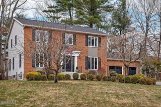 1124 Glenmeadow Court, Niskayuna, NY 12309