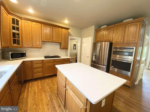2069 SAINT ANDREWS DR, Berwyn, PA 19312