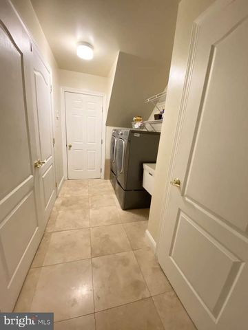 2069 SAINT ANDREWS DR, Berwyn, PA 19312