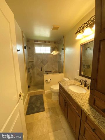 2069 SAINT ANDREWS DR, Berwyn, PA 19312