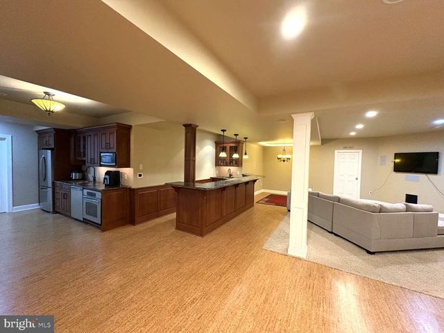 2069 SAINT ANDREWS DR, Berwyn, PA 19312