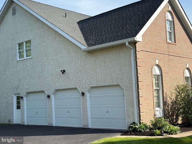 2069 SAINT ANDREWS DR, Berwyn, PA 19312