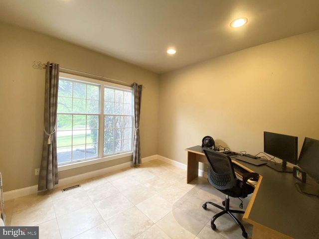 2069 SAINT ANDREWS DR, Berwyn, PA 19312