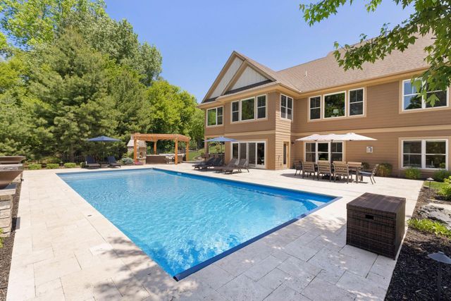 5628 Garden Drive, Woodbury, MN 55129