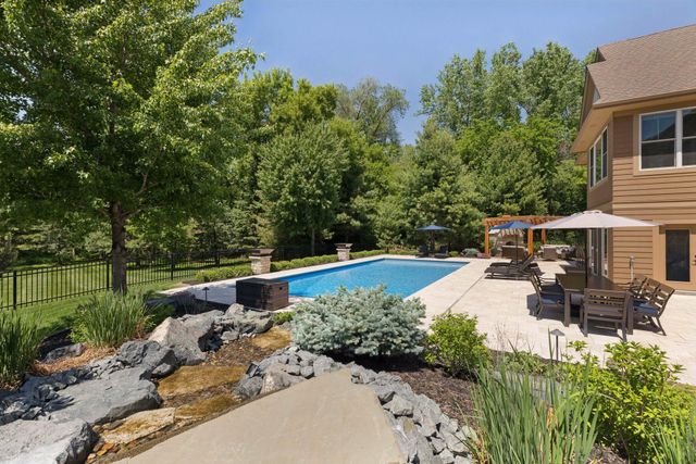 5628 Garden Drive, Woodbury, MN 55129