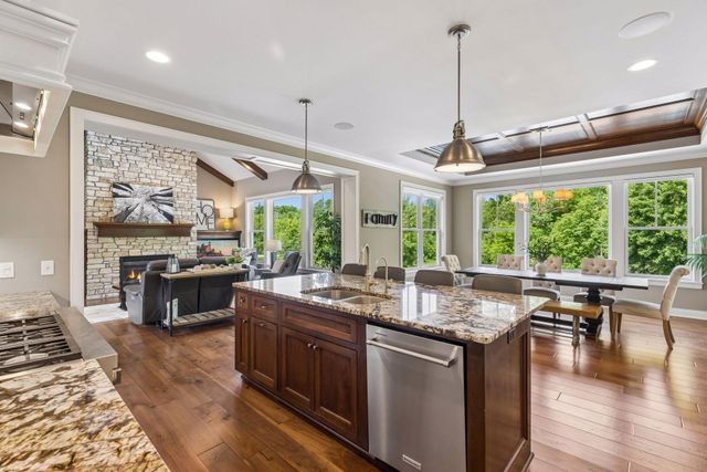 5628 Garden Drive, Woodbury, MN 55129
