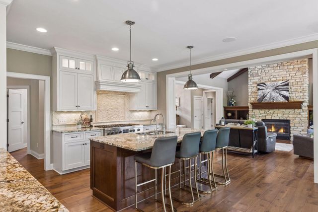 5628 Garden Drive, Woodbury, MN 55129