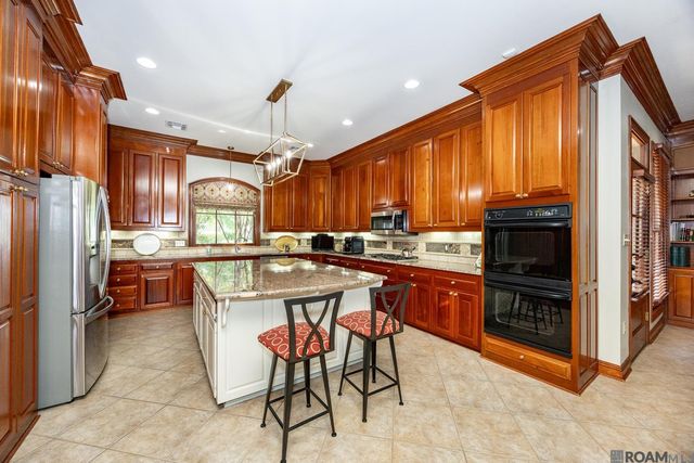 17636 Heritage Estates Dr, Saint George, LA 70810