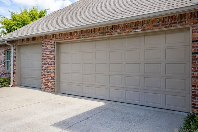 17636 Heritage Estates Dr, Saint George, LA 70810