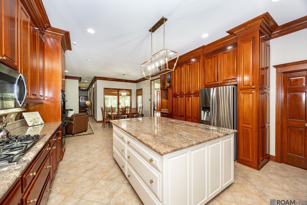 17636 Heritage Estates Dr, Saint George, LA 70810