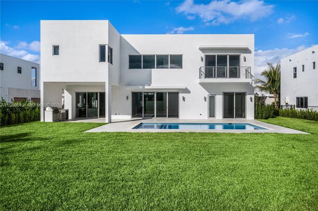 16720 N Botaniko Dr N, Weston, FL 33326