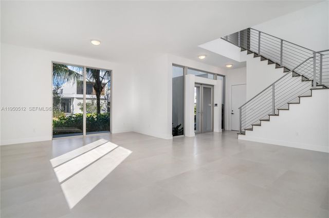 16720 N Botaniko Dr N, Weston, FL 33326