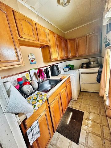 211 Vernon St 1, Worcester, MA 01604