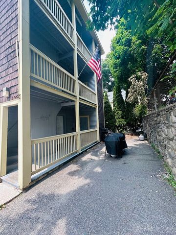 211 Vernon St 1, Worcester, MA 01604