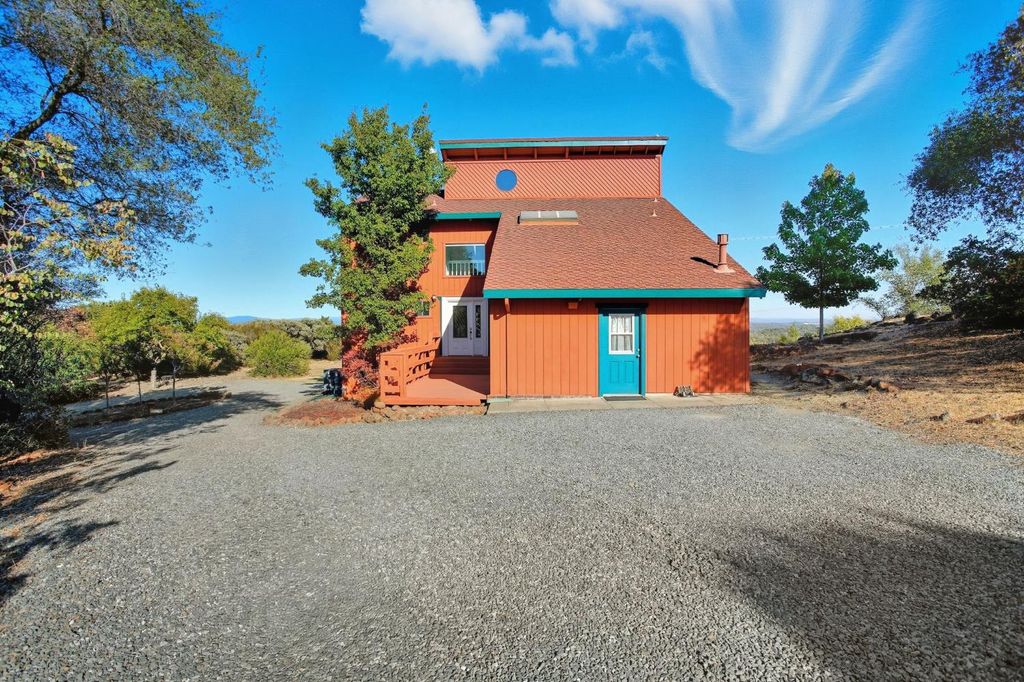 3901 Walnut Dr, Rescue, CA 95672