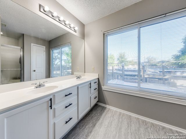 12127 BRANDING PT, Helotes, TX 78023