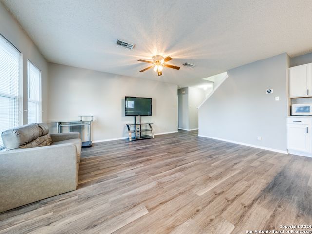 12127 BRANDING PT, Helotes, TX 78023