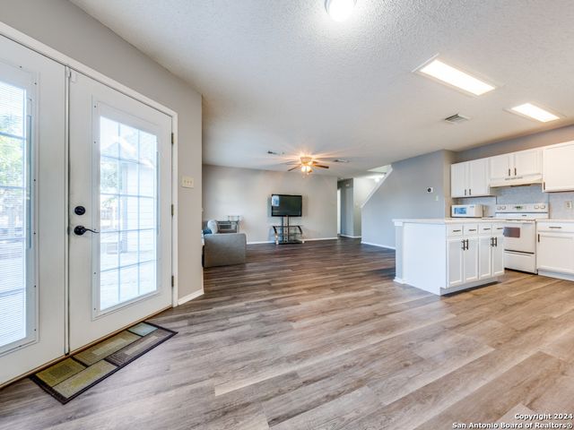 12127 BRANDING PT, Helotes, TX 78023