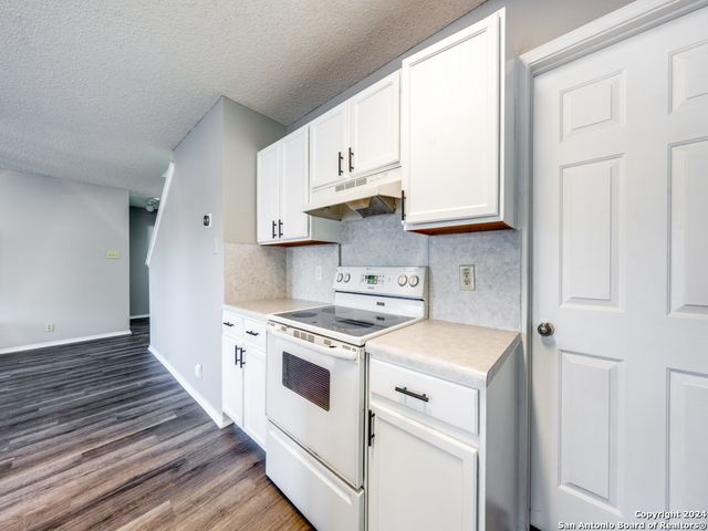 12127 BRANDING PT, Helotes, TX 78023