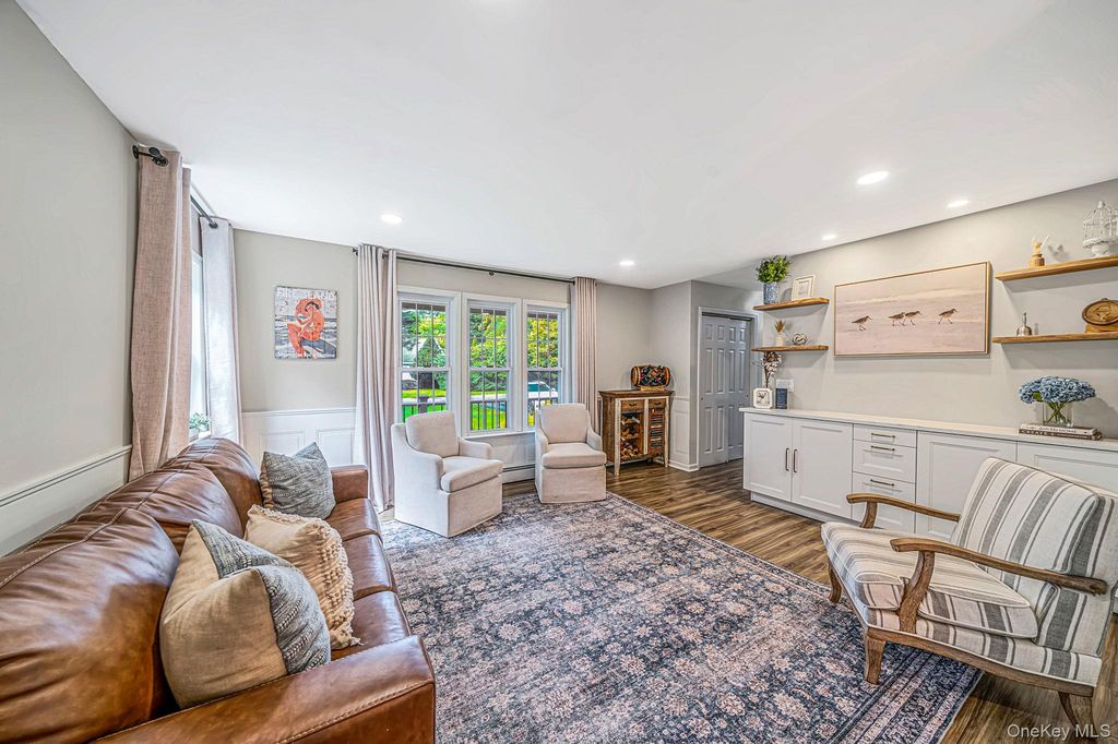 7 Hewlett Avenue, East Patchogue, NY 11772 — photo 4