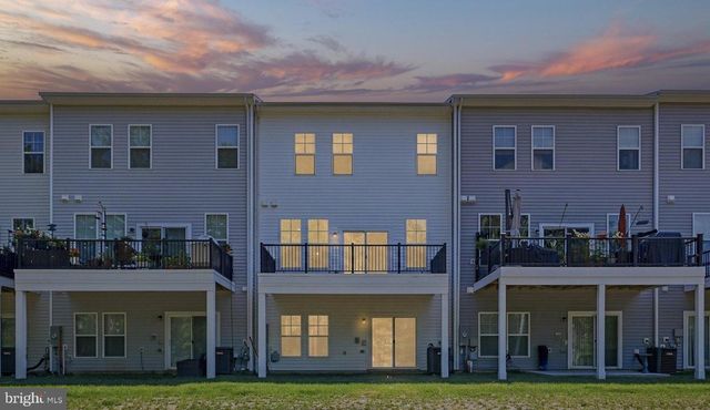 120 CHOKE CHERRY CT, Lake Frederick, VA 22630