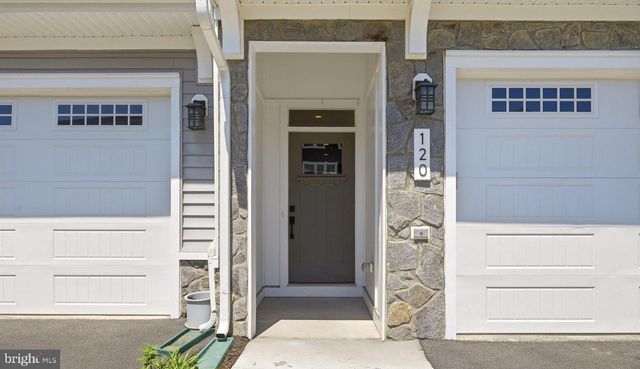 120 CHOKE CHERRY CT, Lake Frederick, VA 22630
