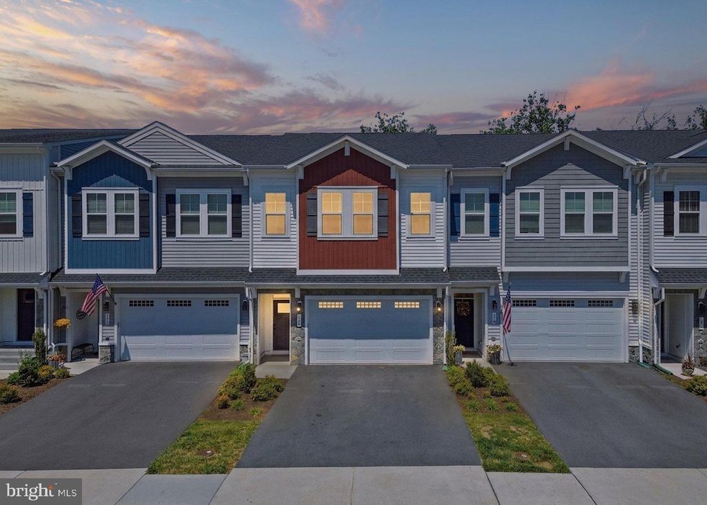 120 CHOKE CHERRY CT, Lake Frederick, VA 22630