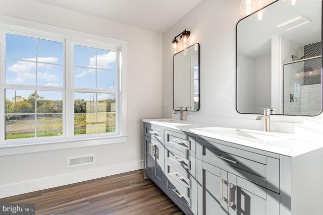 100 EAGLE PKWY, Elizabethtown, PA 17022