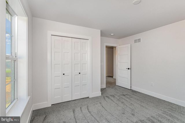 100 EAGLE PKWY, Elizabethtown, PA 17022