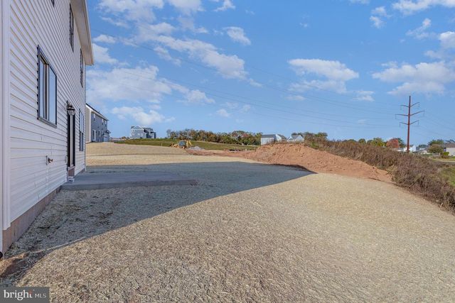 100 EAGLE PKWY, Elizabethtown, PA 17022