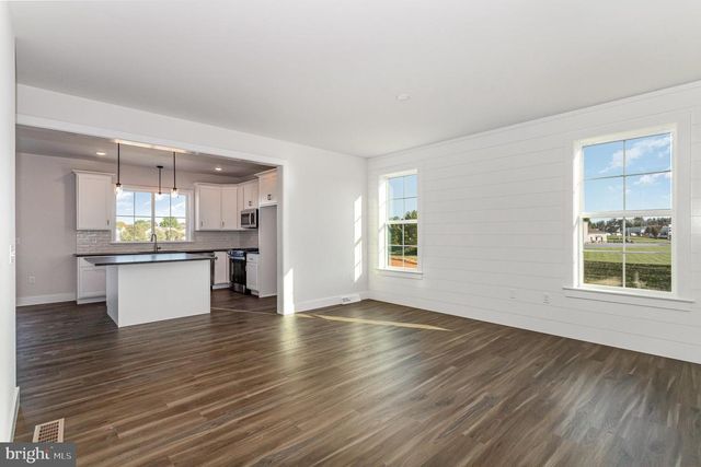 100 EAGLE PKWY, Elizabethtown, PA 17022