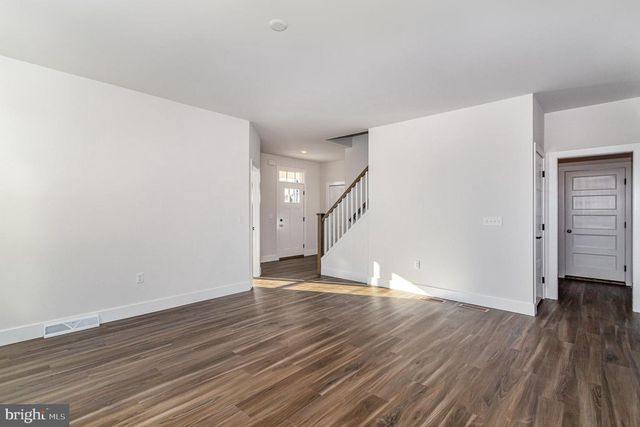 100 EAGLE PKWY, Elizabethtown, PA 17022