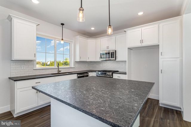 100 EAGLE PKWY, Elizabethtown, PA 17022