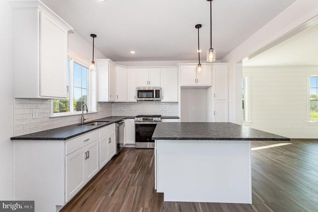 100 EAGLE PKWY, Elizabethtown, PA 17022