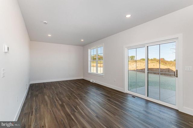 100 EAGLE PKWY, Elizabethtown, PA 17022