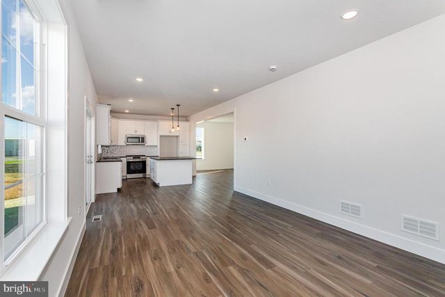 100 EAGLE PKWY, Elizabethtown, PA 17022