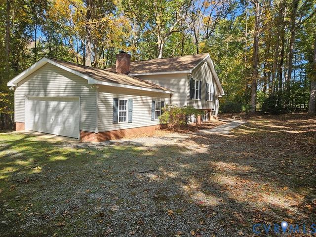 1503 Shields Cir, Farmville, VA 23002