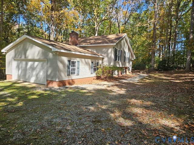 1503 Shields Cir, Farmville, VA 23002