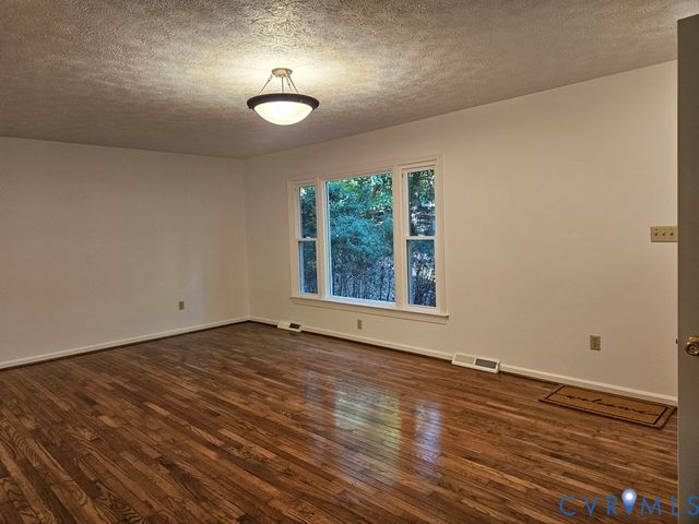 1503 Shields Cir, Farmville, VA 23002