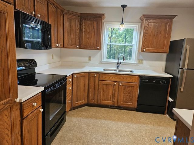 1503 Shields Cir, Farmville, VA 23002