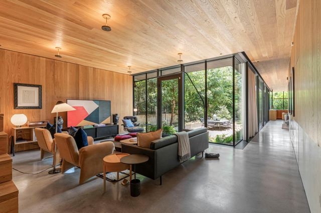 906 W 18th ST, Austin, TX 78701