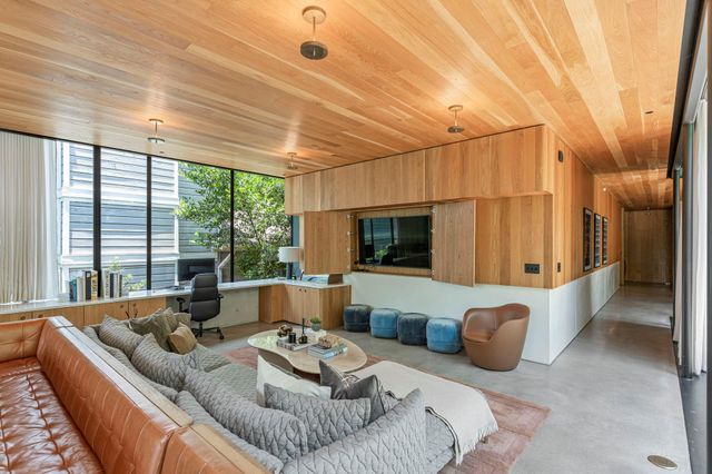 906 W 18th ST, Austin, TX 78701