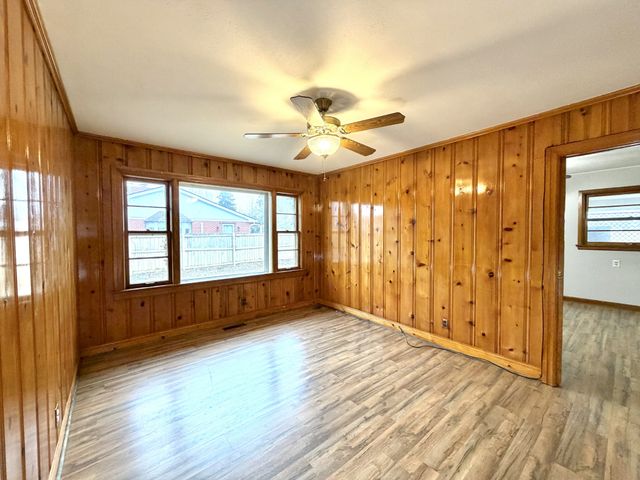 2736 Clinton Cir, Hopkinsville, KY 42240