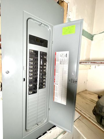 2736 Clinton Cir, Hopkinsville, KY 42240