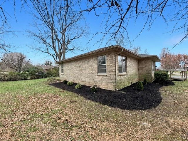 2736 Clinton Cir, Hopkinsville, KY 42240