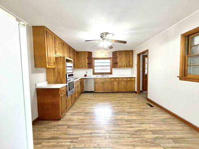 2736 Clinton Cir, Hopkinsville, KY 42240