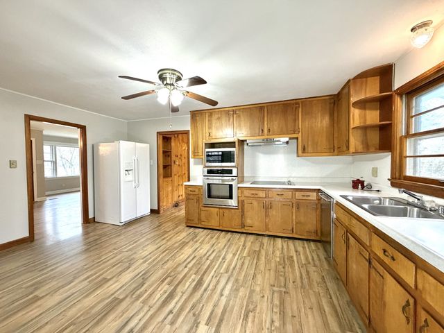 2736 Clinton Cir, Hopkinsville, KY 42240